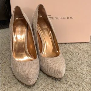 BCBG Heel. US7 previously worn. Minor scuffs.